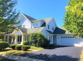 40W040 Carl Sandburg Rd, St Charles, IL 60175