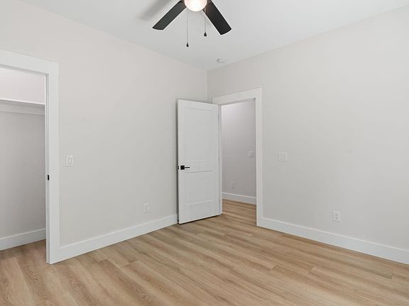 3rd image of 3293 Clearwater Dr NE