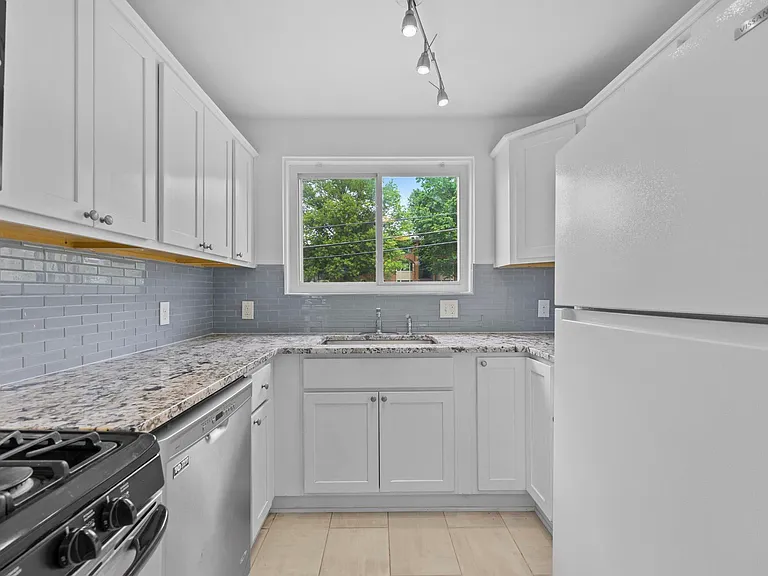 716 Audrey Ln — Photo 12