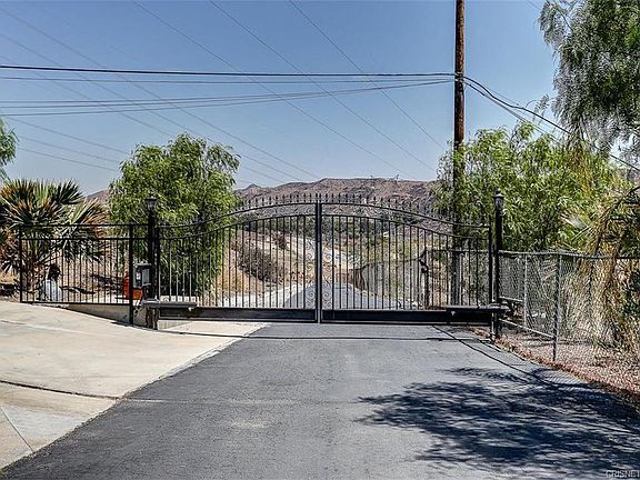 5th image of 15541 1/2 Sierra Hwy
