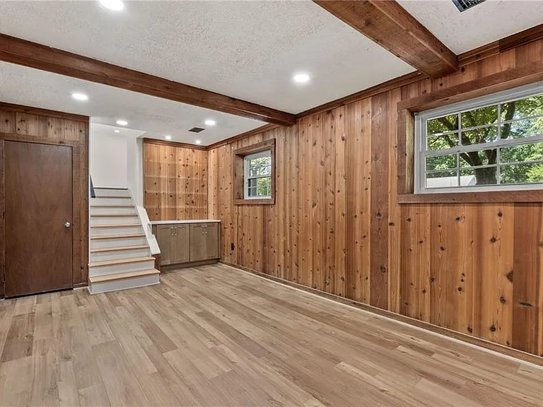472 Barnesdale Dr — Photo 37