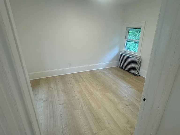 130 E 39th St #2 — Photo 3