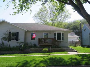 1012 S Mechanic St, Decorah, IA 52101