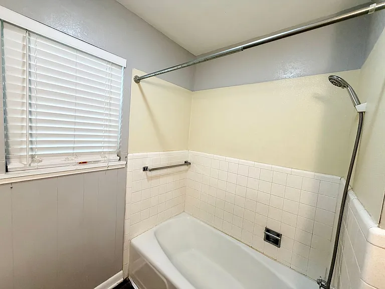 3310 Macarthur Dr — Photo 10