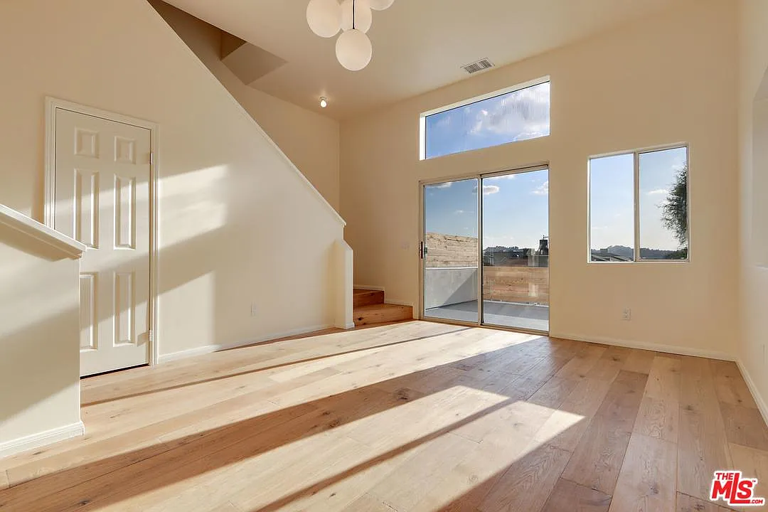 2 bed, 1.5 bath, 1100 sqft, $3,600 — Photo 1