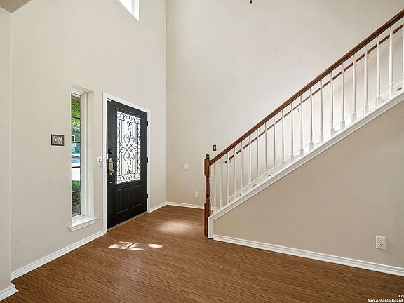 3rd image of 13809 BELGRAVE WAY