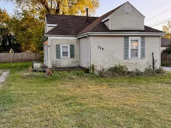 715 E Lake St, Griffith, IN 46319