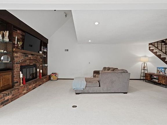 5th image of 217 Woodbridge Ln