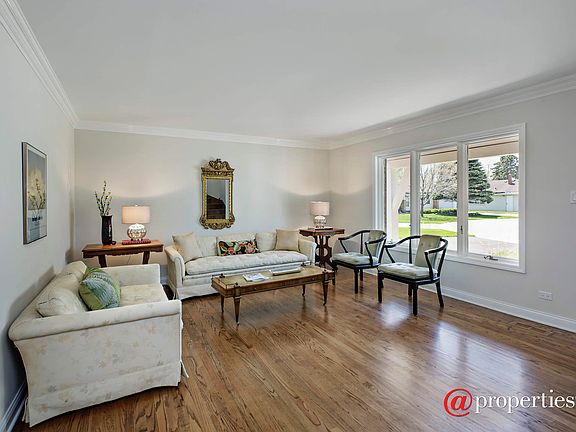 4th image of 410 Barnsley Pl