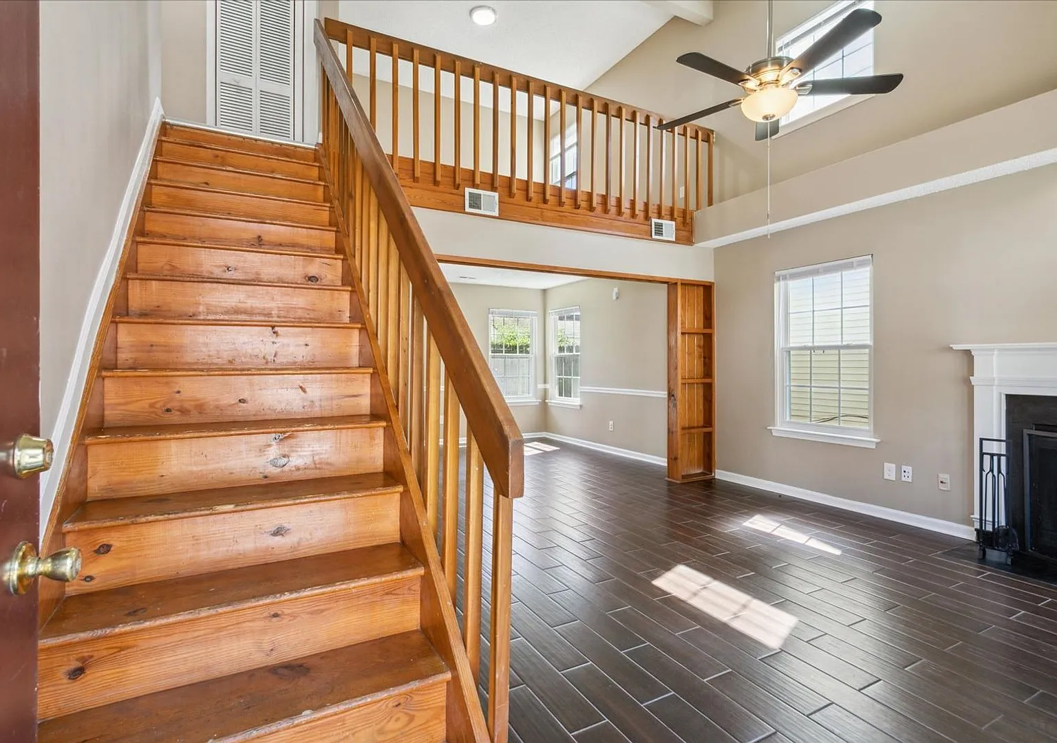 Modern Contemporary Town House — Photo 4