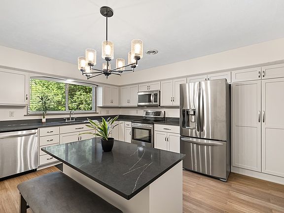 5th image of 60 Eleanor Ave
