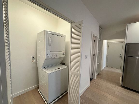 5th image of 1075 Ofarrell St #7H