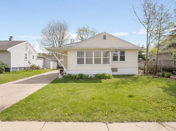 2604 Normandy Dr, Mishawaka, IN 46545