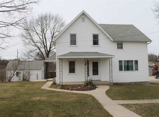 7 Prospect St, Earlville, IA 52041