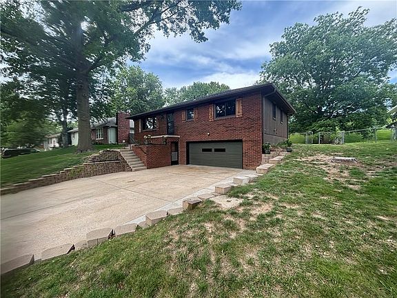 3rd image of 3209 N 36th Ter