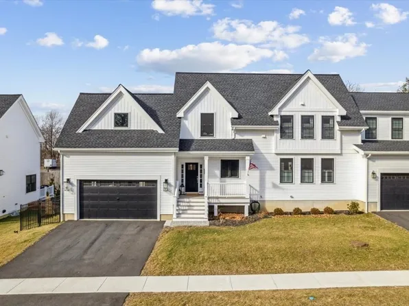 22 Auburn St #A, Newburyport, MA 01950