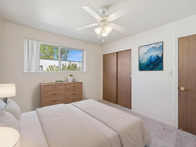 Vale Apartments & Townhomes — Photo 8