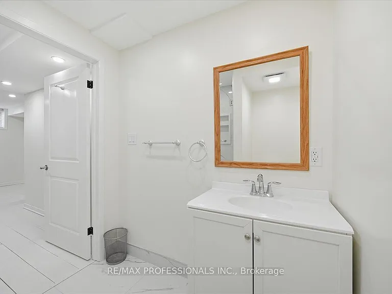 9611 Keele St #C — Photo 13