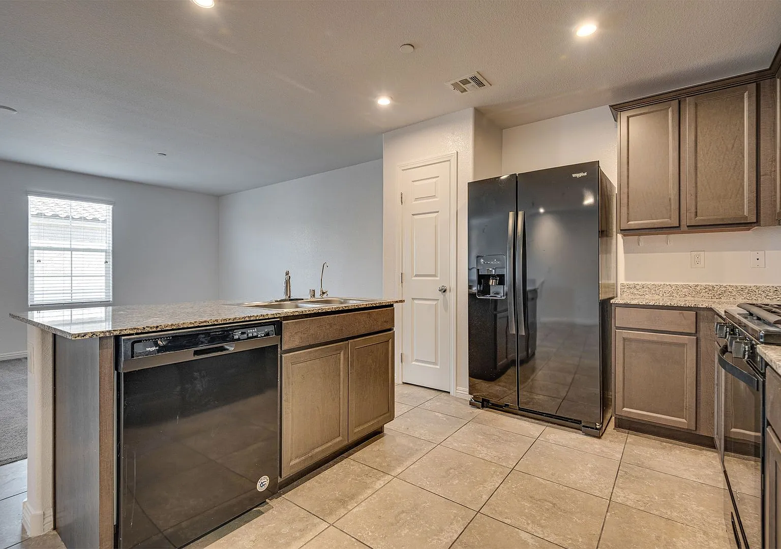 Modern Townhome with Granite Kitchen and 2-Car Garage — Photo 2