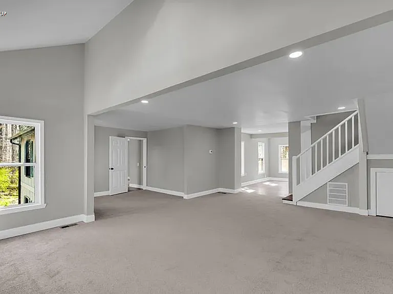 127 Mountainside Dr E — Photo 2