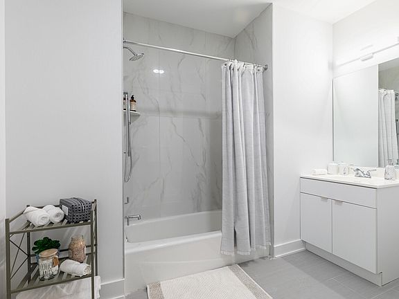 5th image of 382 Communipaw Ave #404