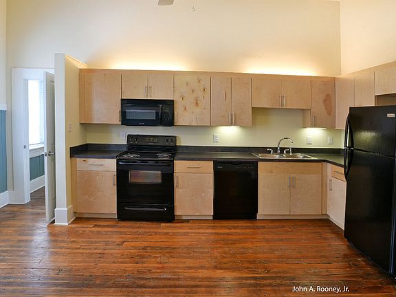 3rd image of 133 N Sycamore St APT 15