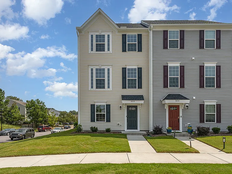 8618 Red Canyon Way — Photo 2