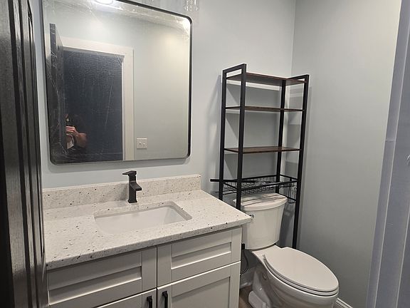 4th image of 1111 Grace Ave