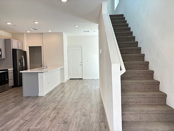 3rd image of 5384 Cumberland Dr