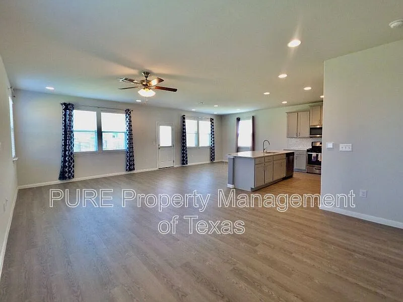 4 bed, 2.5 bath, 2381 sqft, $2,350 — Photo 2