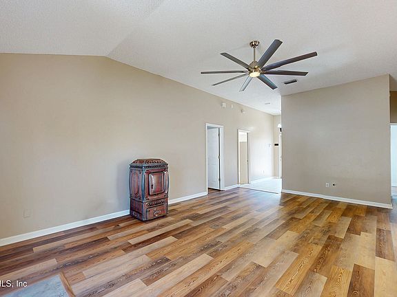 3rd image of 55592 DEER RUN Road SE