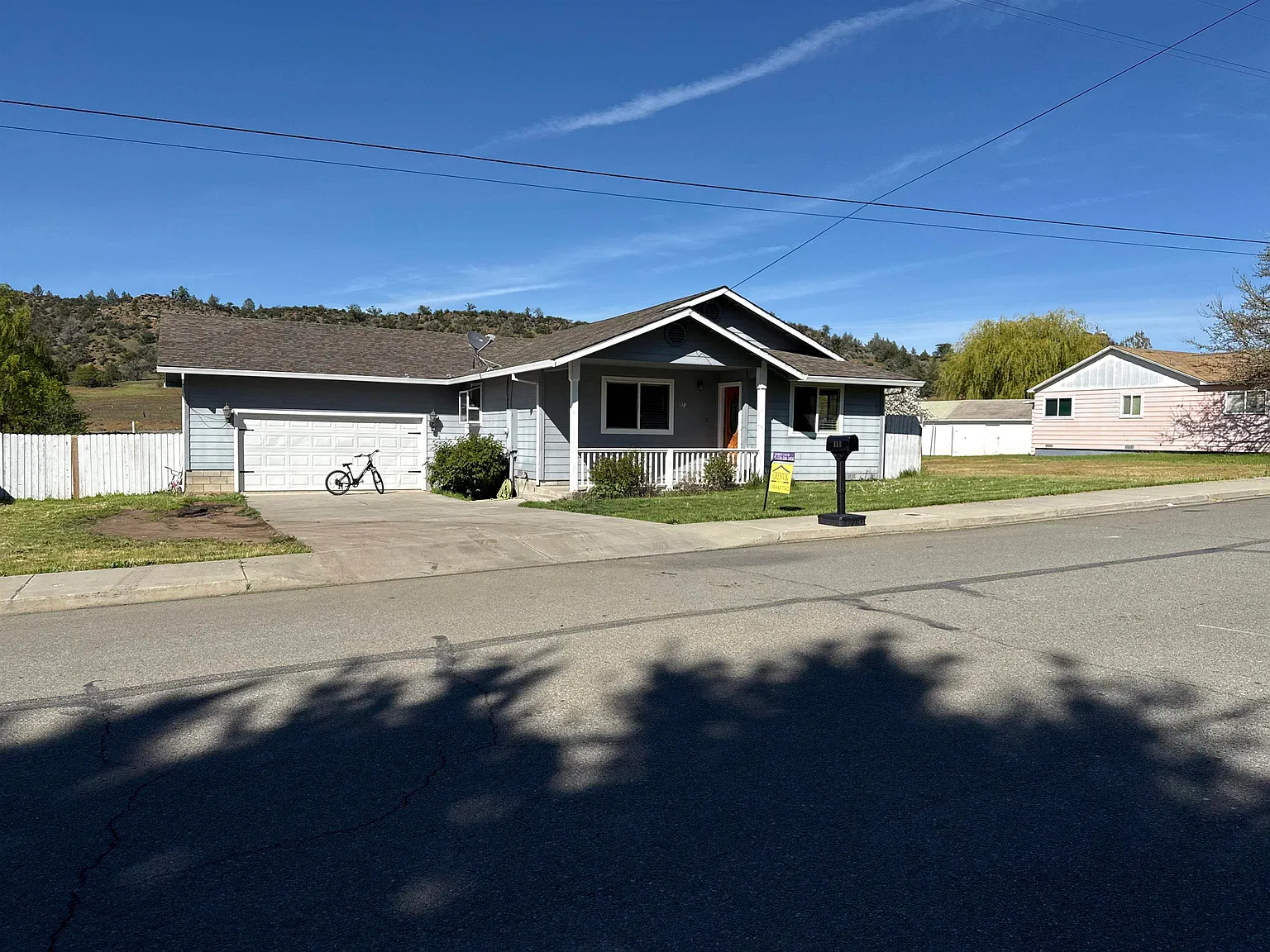 922 Campbell Ave photo 1