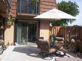 2553 Camelot Ct, Hollywood, FL 33026