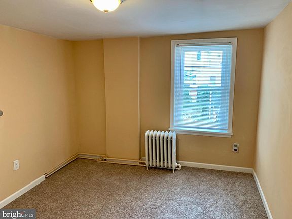 5th image of 407 S Van Buren St #1