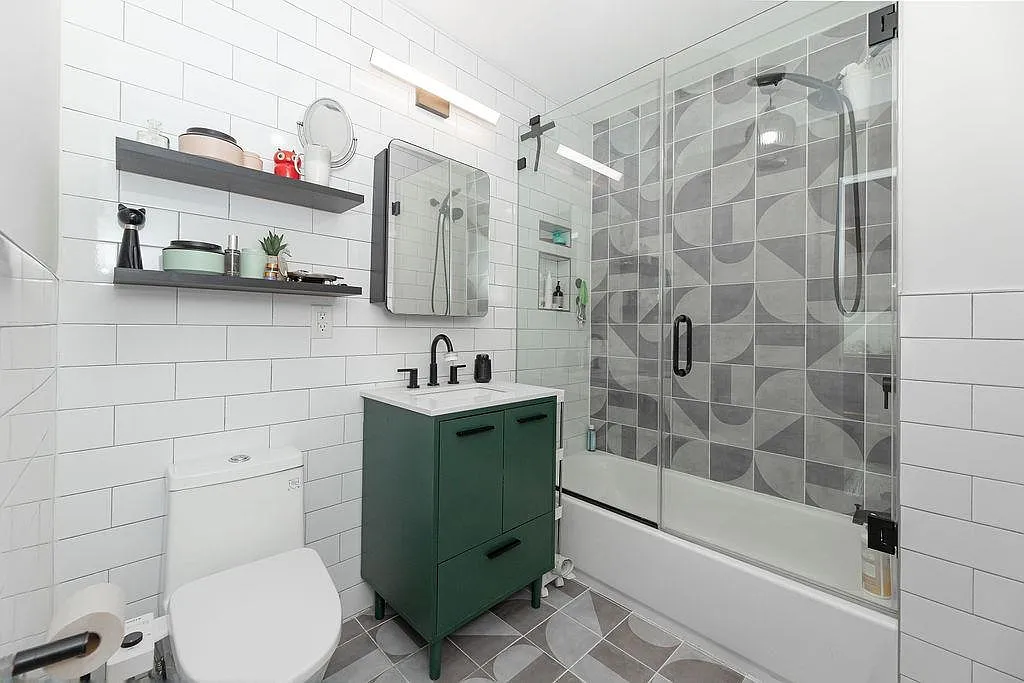 2 bed, 1.0 bath, $2,600 — Photo 3