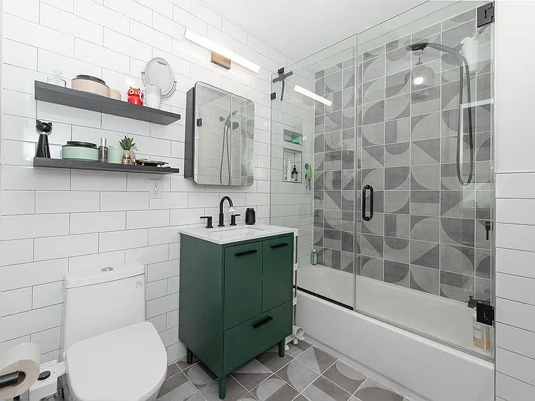 717 24th St #1 — Photo 3