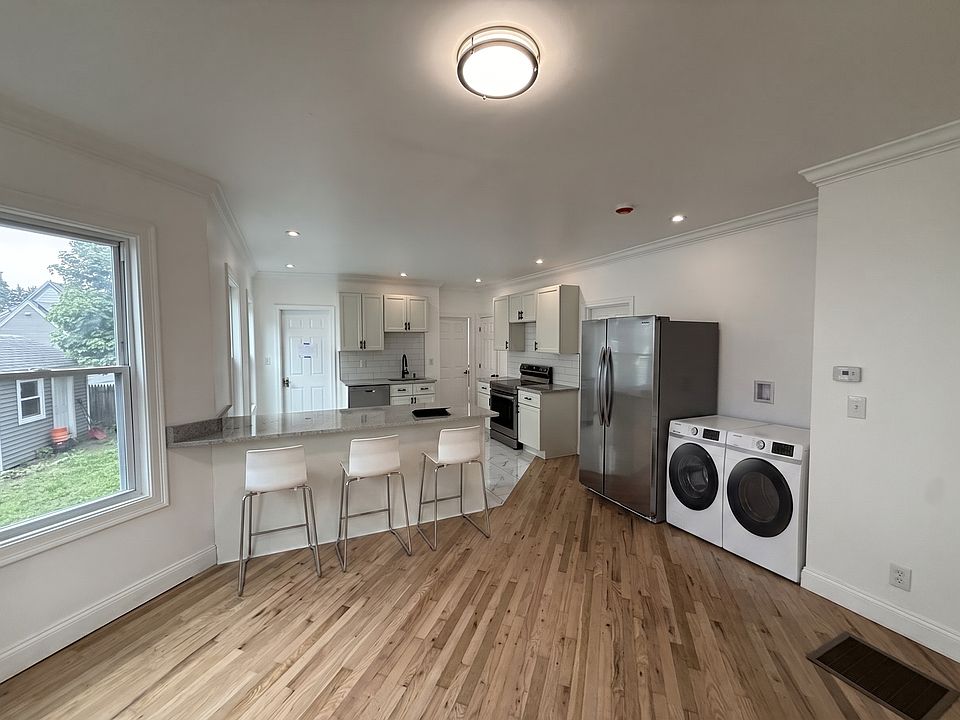 1st image of 19 Reeves St APT 1