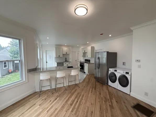 19 Reeves St APT 1, Worcester, MA 01607