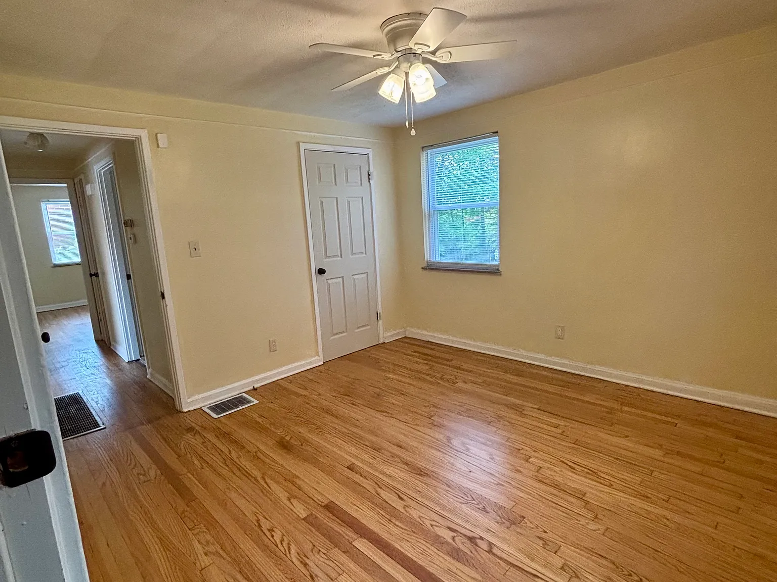 3 bed, 1200 sqft, $1,750 — Photo 4
