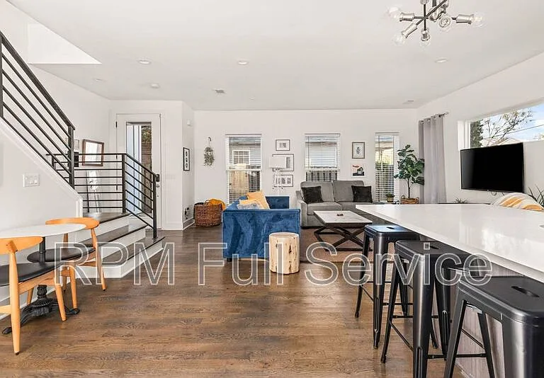 208 Myrtle St #A — Photo 3