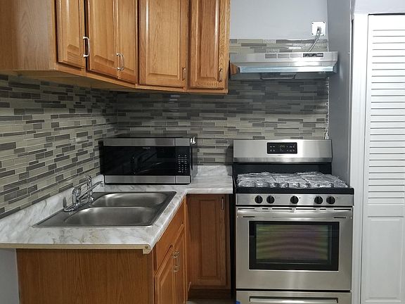 2nd image of 5446 N Sawyer Ave #1R