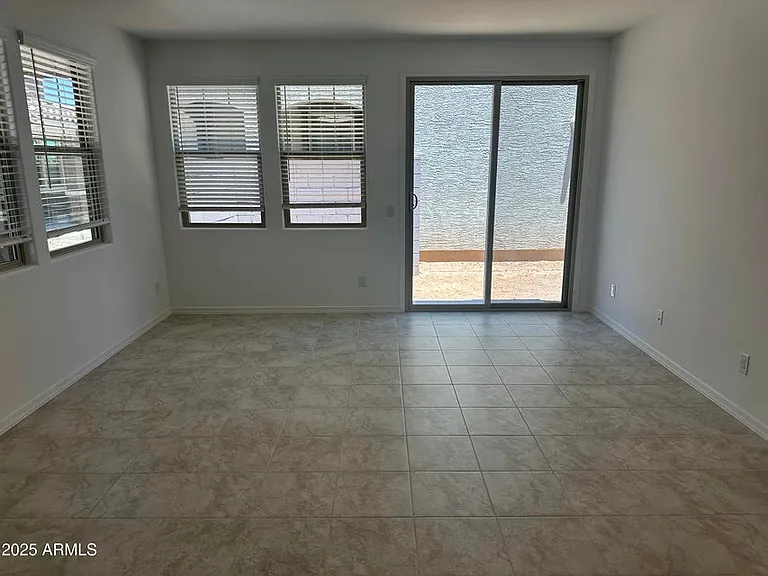 9938 W Piccadilly Rd — Photo 4