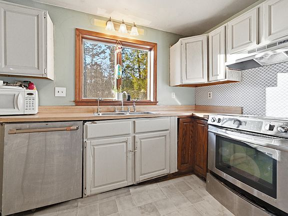 4th image of 32 Merritt Road