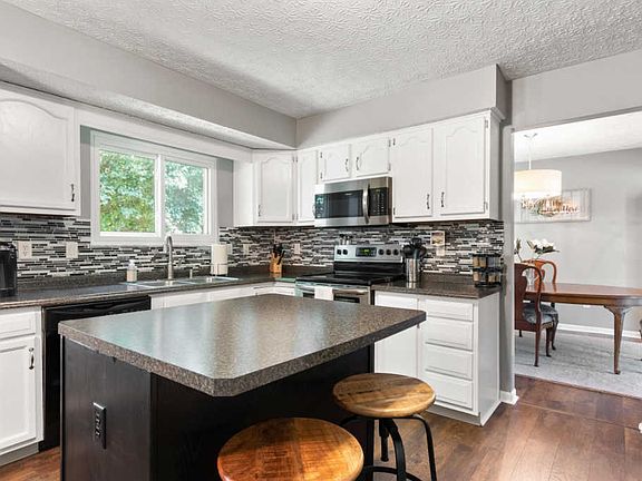 3rd image of 7786 Hathaway Park Ct