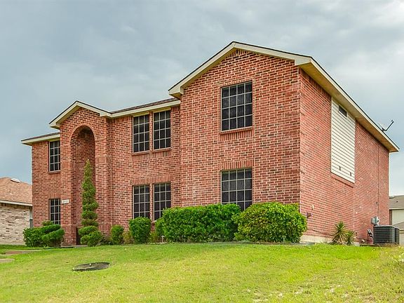 2nd image of 2932 Crimson Clover Dr