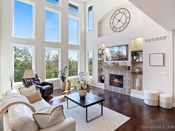 2nd image of 6735 Saint Tropez Cir