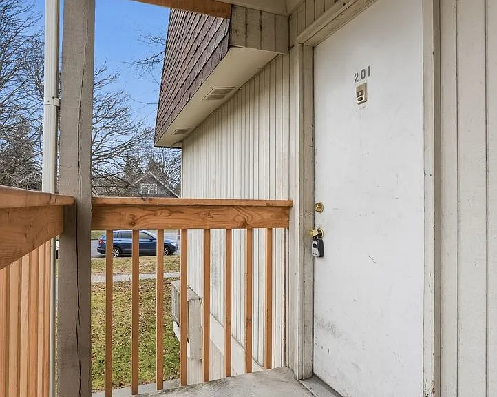 411 E Sinto Ave — Photo 3