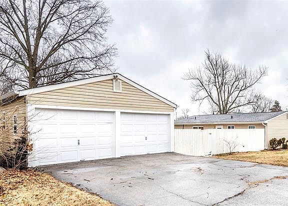 2nd image of 9539 Trefore Ave
