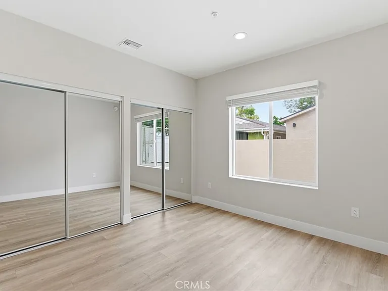 8412 Burnet Ave — Photo 17