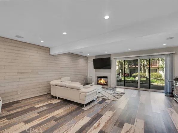 21551 Burbank Blvd Unit 114, Woodland Hills, CA 91367